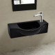 Keramiska vannas istabas izlietne ar caurumu krānam, melna