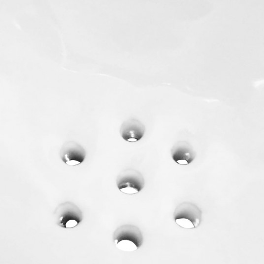Sienas pisuārs ar skalošanas slēdzi, keramika, balts