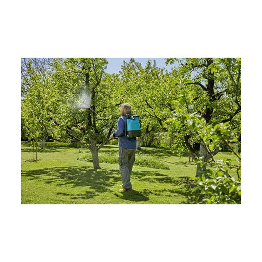 Smidzinātājs ir piekārts aizmugurē Gardena 12 L "Plus" 11142-20