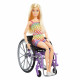 Fashionista Bārbija ratiņkrēslā ar blondiem matiem