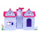 Violeta māja ar figūriņām