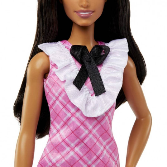 Lelle Barbie Fashionista ar melniem matiem un rūtainu kleitu