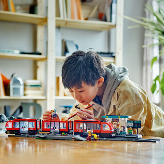 LEGO® 60423 City PILSĒTAS TRAMVAJS UN STACIJA