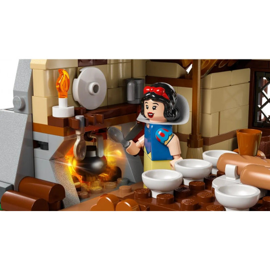 LEGO® 43242 Disney Princess Sniegbaltīte un septiņu rūķu māja