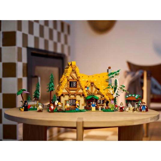 LEGO® 43242 Disney Princess Sniegbaltīte un septiņu rūķu māja