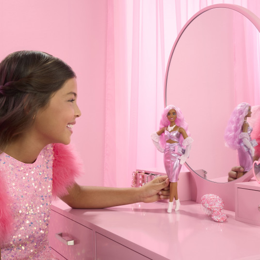 "Barbie Deluxe Fashionistas" lelle ar blondiem matiem (HYV25)