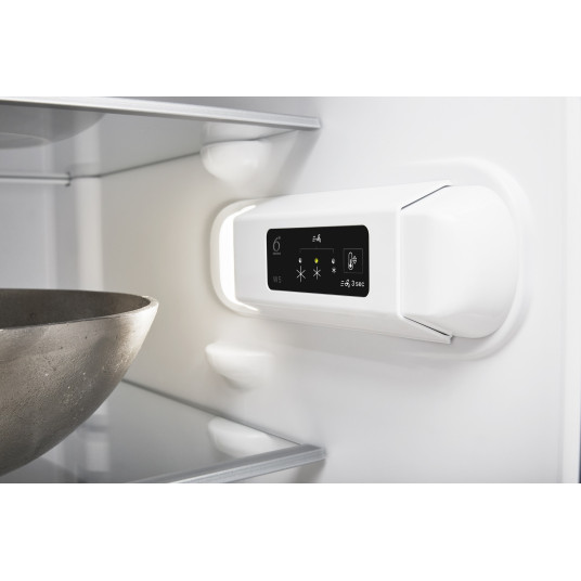 Ledusskapis Whirlpool W5 822E OX