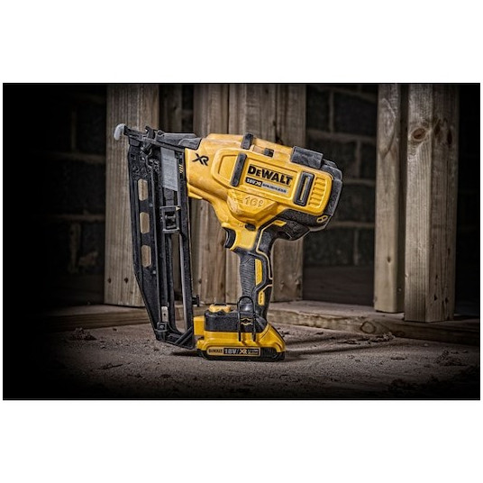 XR 18V 2AH Whistle Nailer 32-63mm